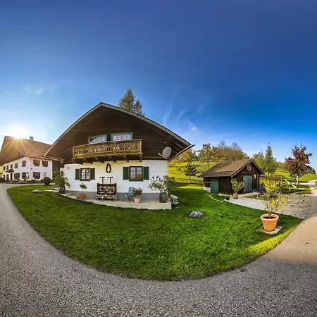 Margarethengut Farm stay Unterach am Attersee